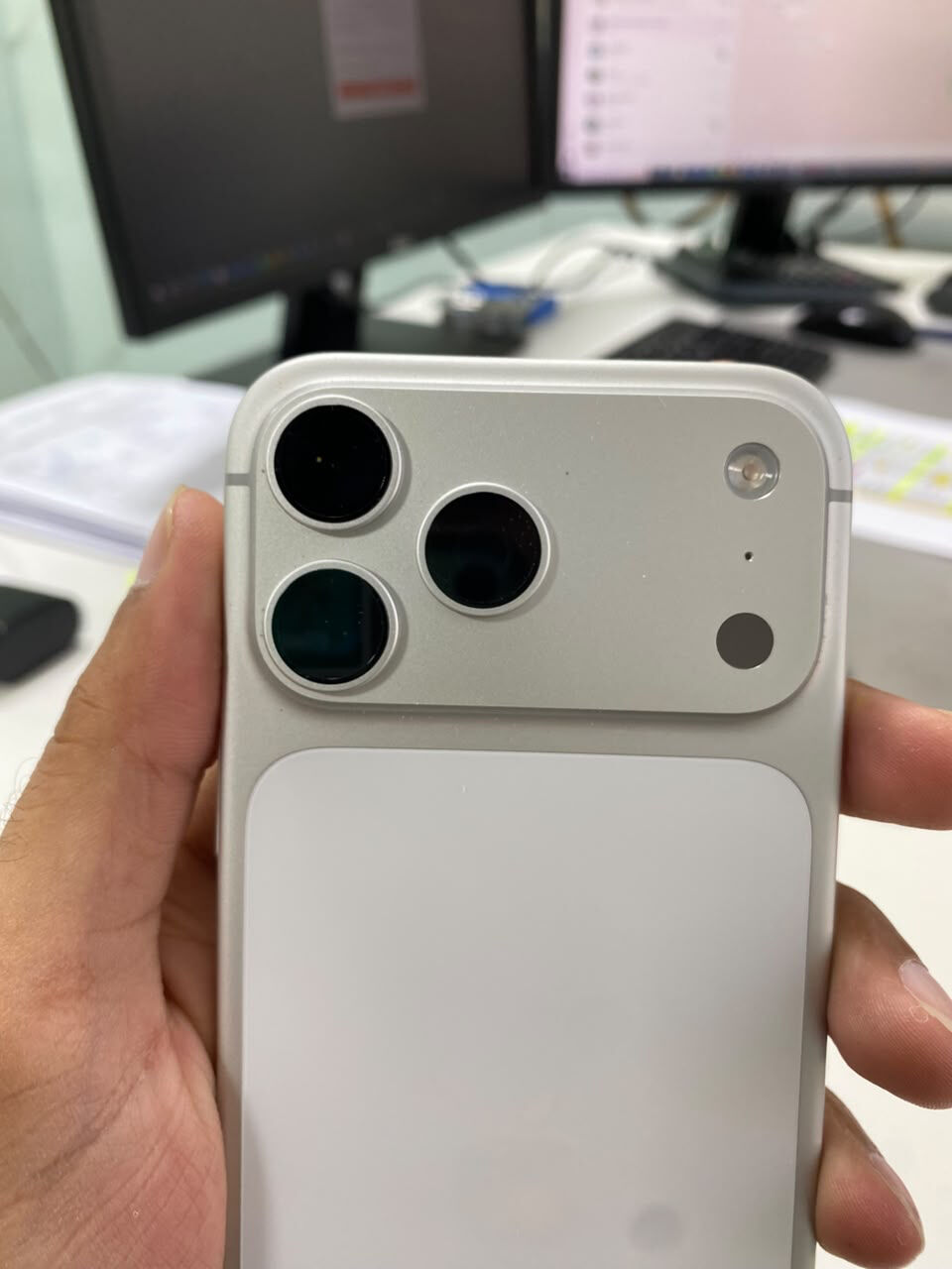 Al Dana, Electronics, SAR 4250,  Iphone 17 Pro Max Silver 256 GB