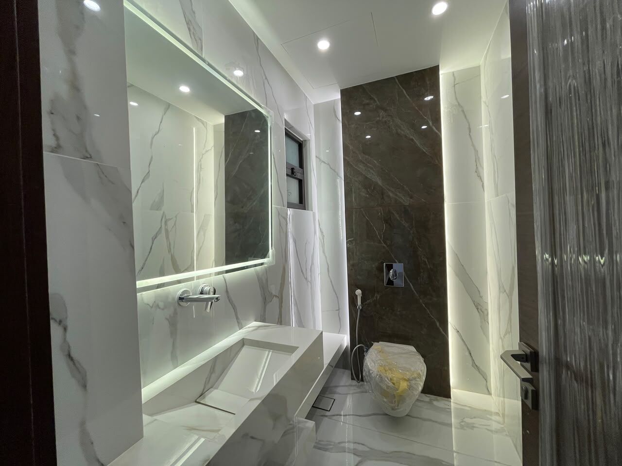 Abdoun, Apartments, Flats, Houses & Villas, JOD 38000/year,  4 BR,  355 Sq. Meter,  Apartment For Rent