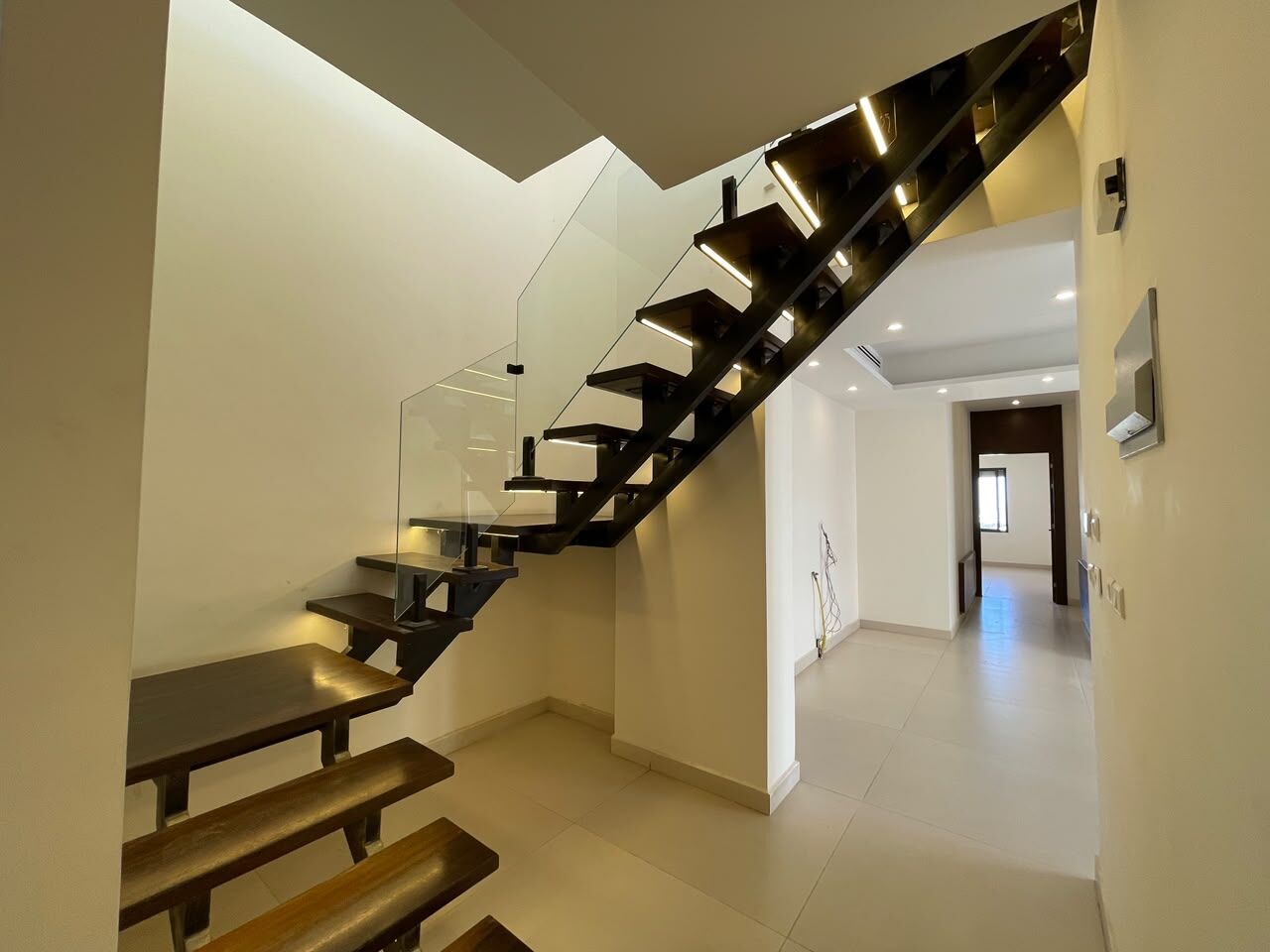 Amman, Apartments, Flats, Houses & Villas, JOD 33000/year,  3 BR,  270 Sq. Meter,  Duplex Apartment For Rent