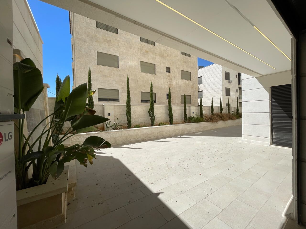 Amman, Apartments, Flats, Houses & Villas, JOD 35000/year,  4 BR,  353 Sq. Meter,  Apartments For Rent