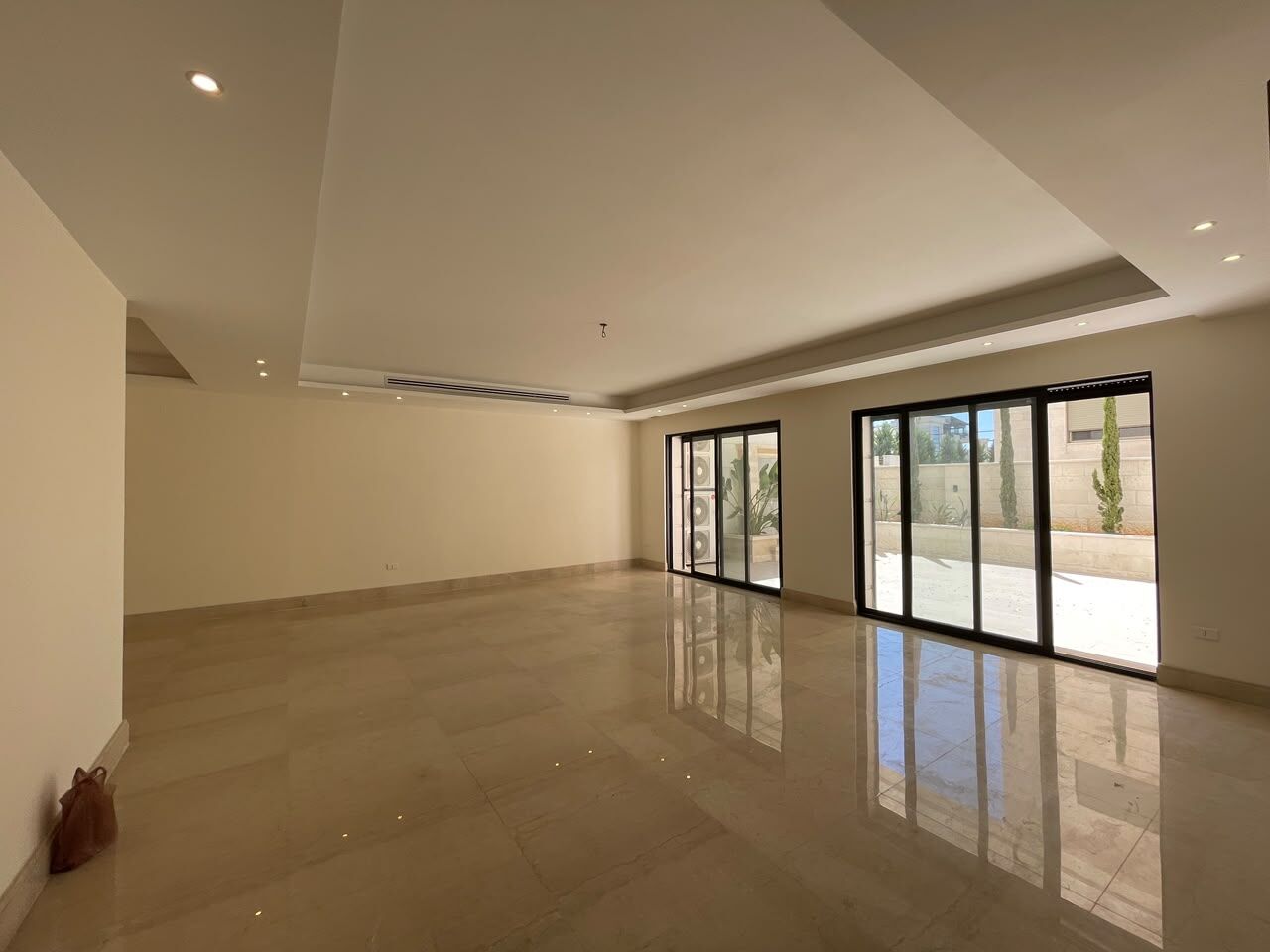 Amman, Apartments, Flats, Houses & Villas, JOD 35000/year,  4 BR,  353 Sq. Meter,  Apartments For Rent