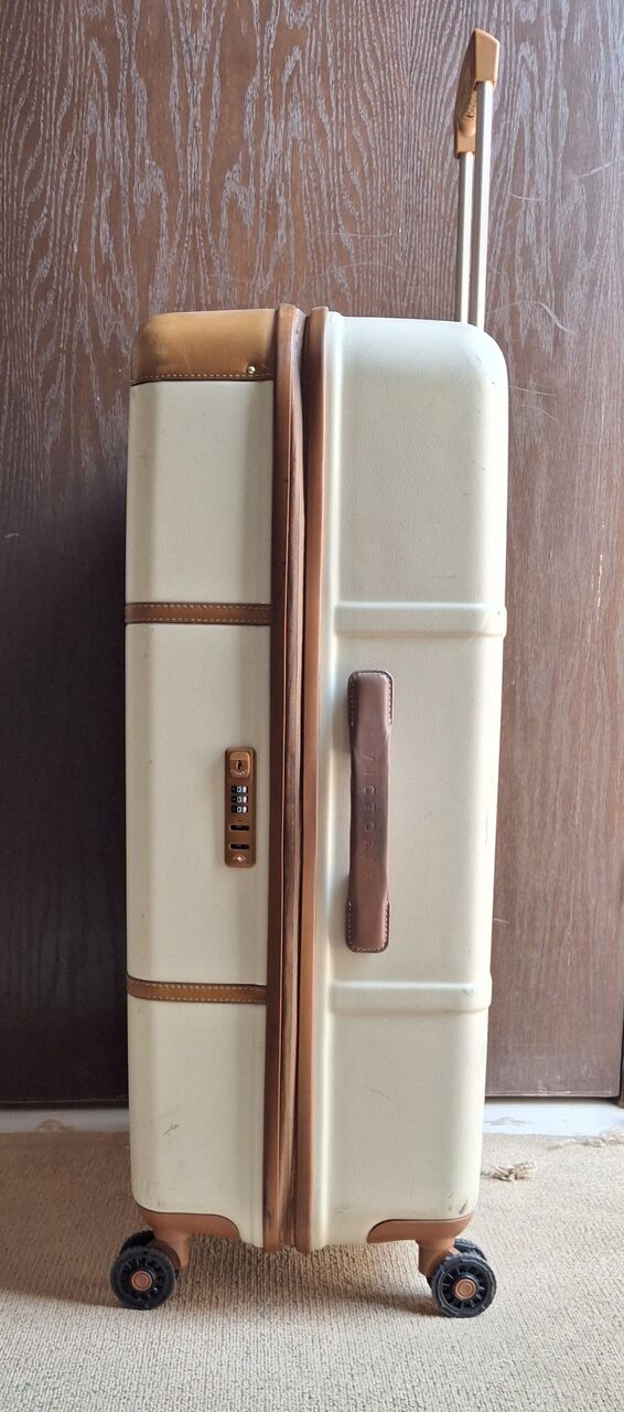 Riyadh, Furniture, SAR 1000,  Large Brics Travel Suitcase , Used