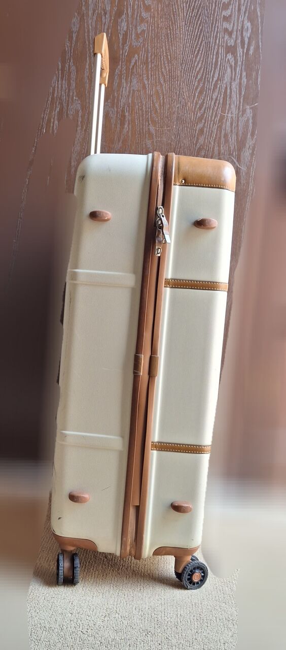 Riyadh, Furniture, SAR 1000,  Large Brics Travel Suitcase , Used