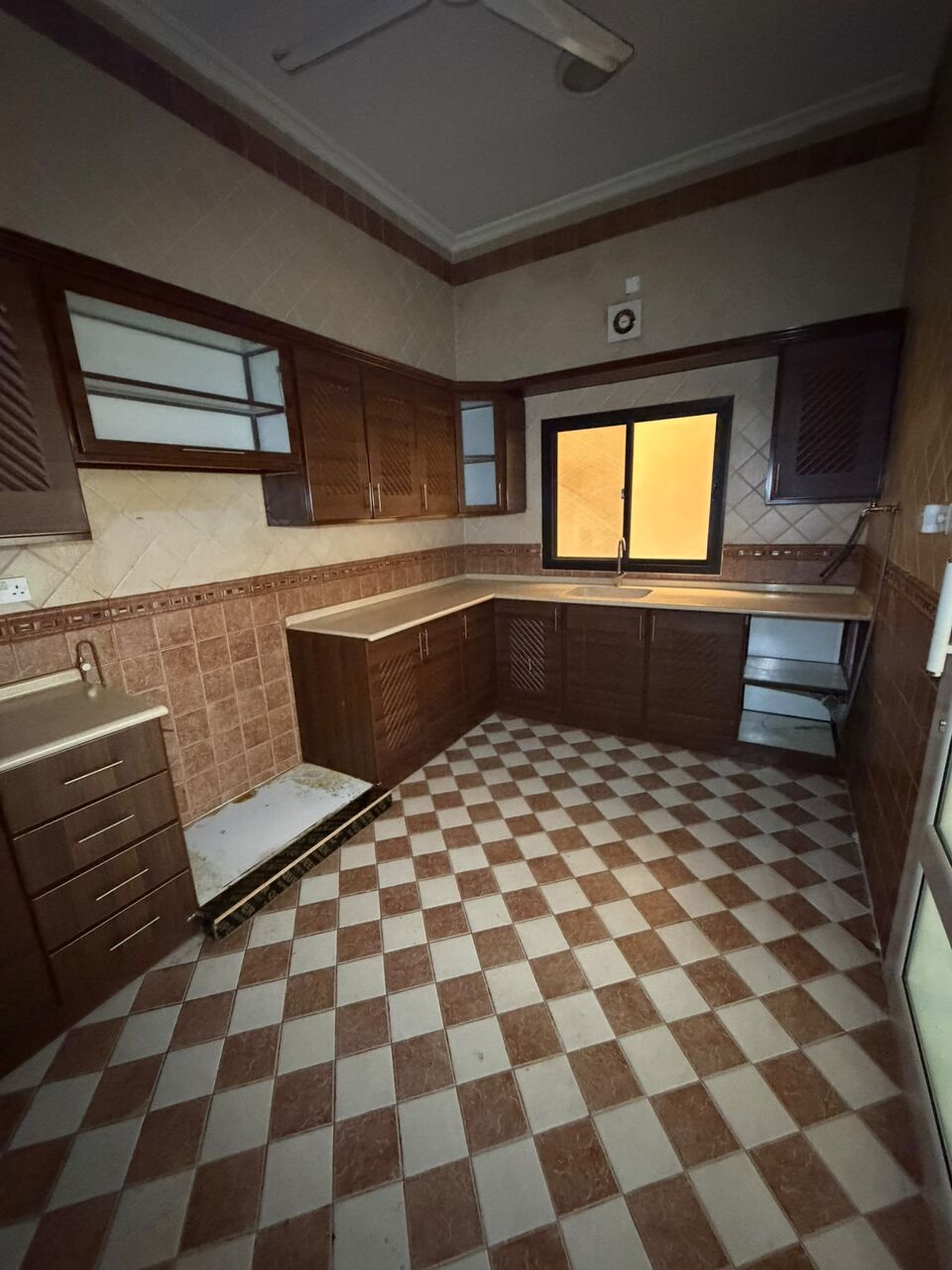 Kabul, Apartments, Flats, Houses & Villas, AFN 200/year,  100 Sq. Meter,  للإيجار شقة كبيرة في بوقوة سرايا2