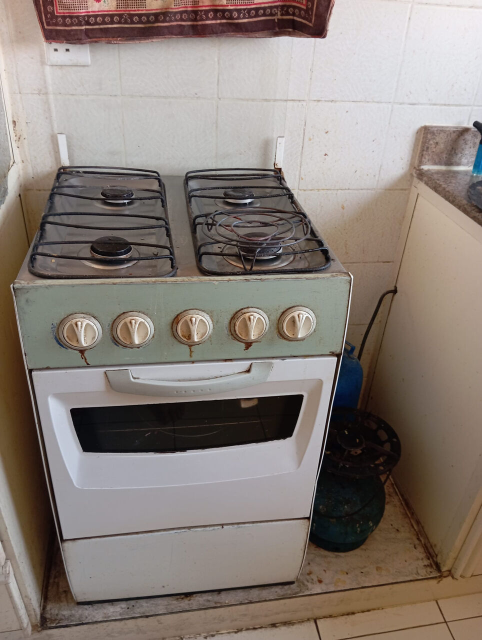 Hidd, Appliances, BHD 20,  Gass Cylinder 05 Kg And Gass Stove Avaiable For Sale With Free Microwave Oven.