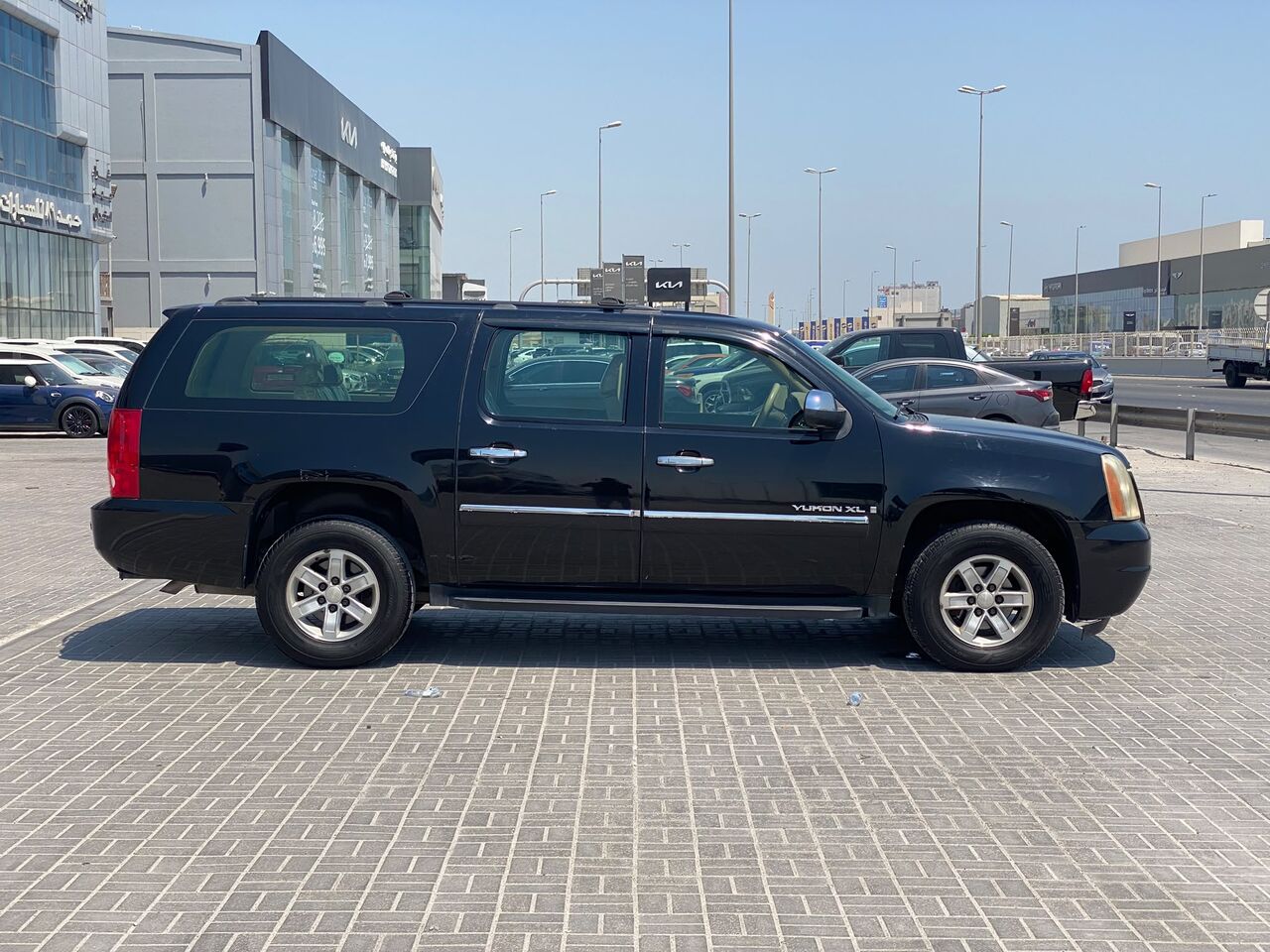 Manama, Vehicles, Cars & Trucks , BHD 3300,  GMC Yukon XL,  2009,  Automatic,  503300 KM,    (Black)