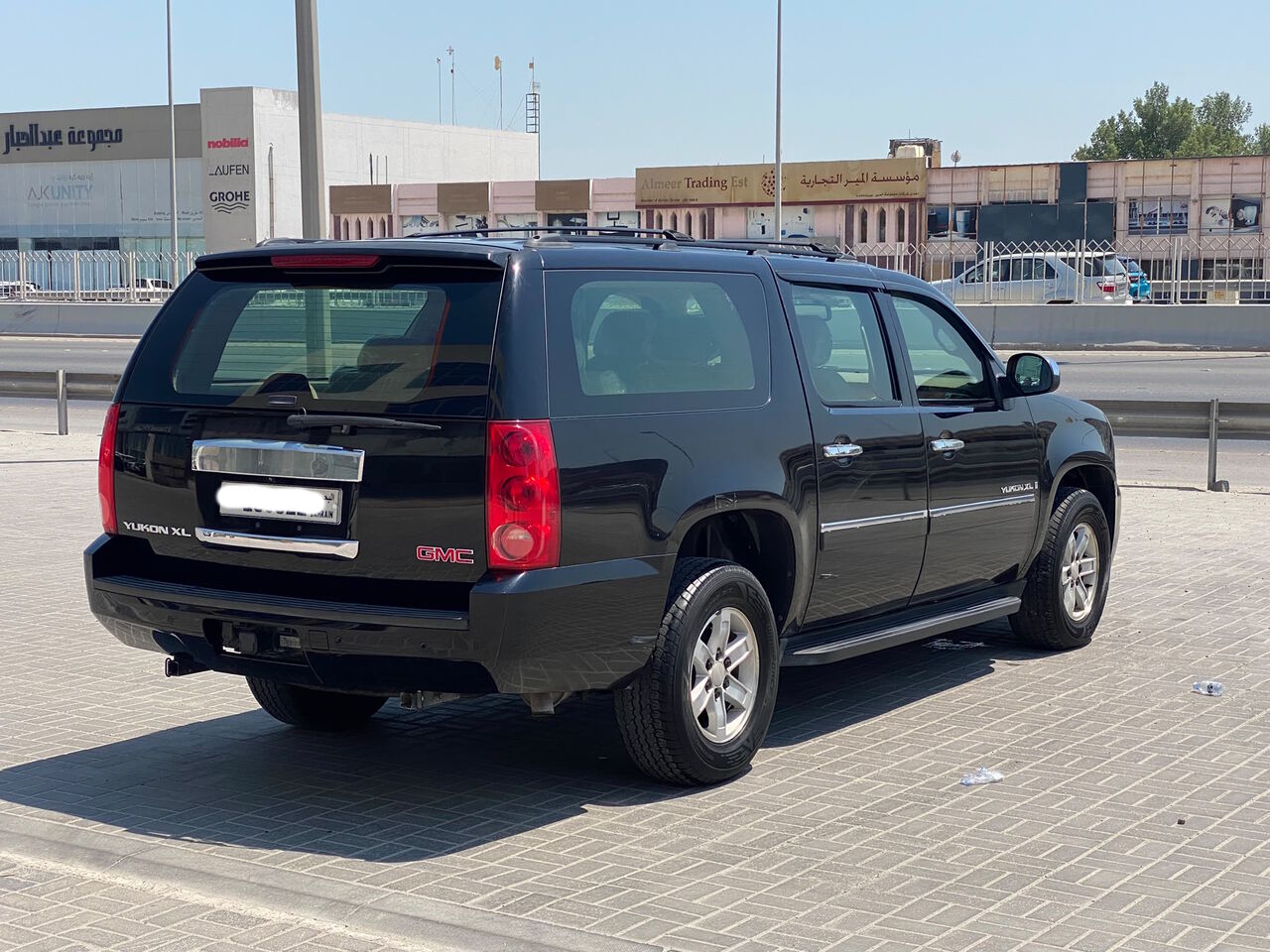 Manama, Vehicles, Cars & Trucks , BHD 3300,  GMC Yukon XL,  2009,  Automatic,  503300 KM,    (Black)