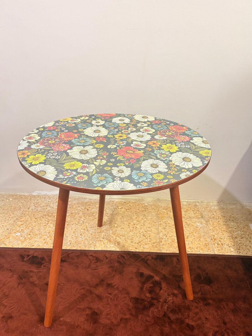 Al Sulaymaniyyah, Furniture, SAR 400,  Iam Relocating &ndash; Sofa Set (2-Seater + 1-Seater) + Side Table, Good Condition&ndash; 400 SAR