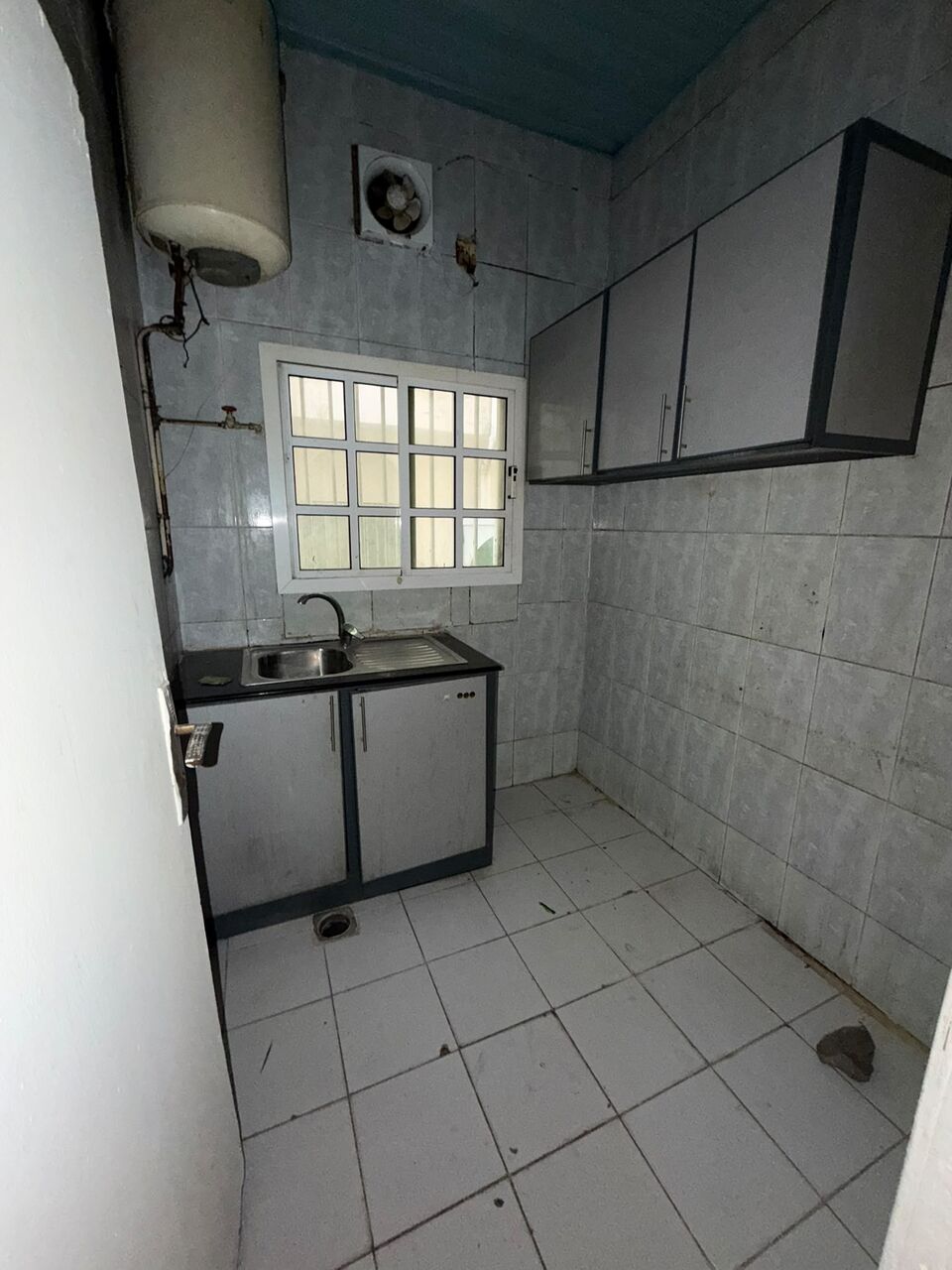 Kabul, Apartments, Flats, Houses & Villas, AFN 100/year,  100 Sq. Meter,  للإيجار شقة في وسط سوق المنامة