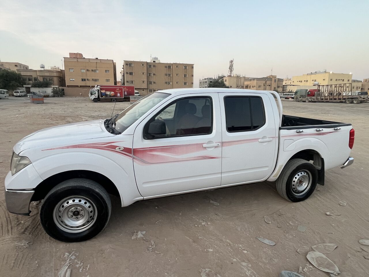 Riyadh, Vehicles, Cars & Trucks , SAR 30000,  Nissan Navara,  2014,  Manual,  377 KM,  Pick Up Car