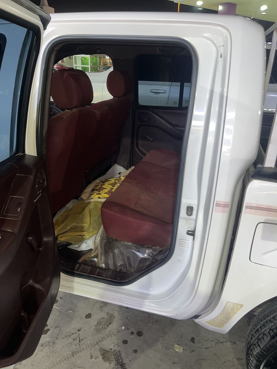 Riyadh, Vehicles, Cars & Trucks , SAR 30000,  Nissan Navara,  2014,  Manual,  377 KM,  Pick Up Car
