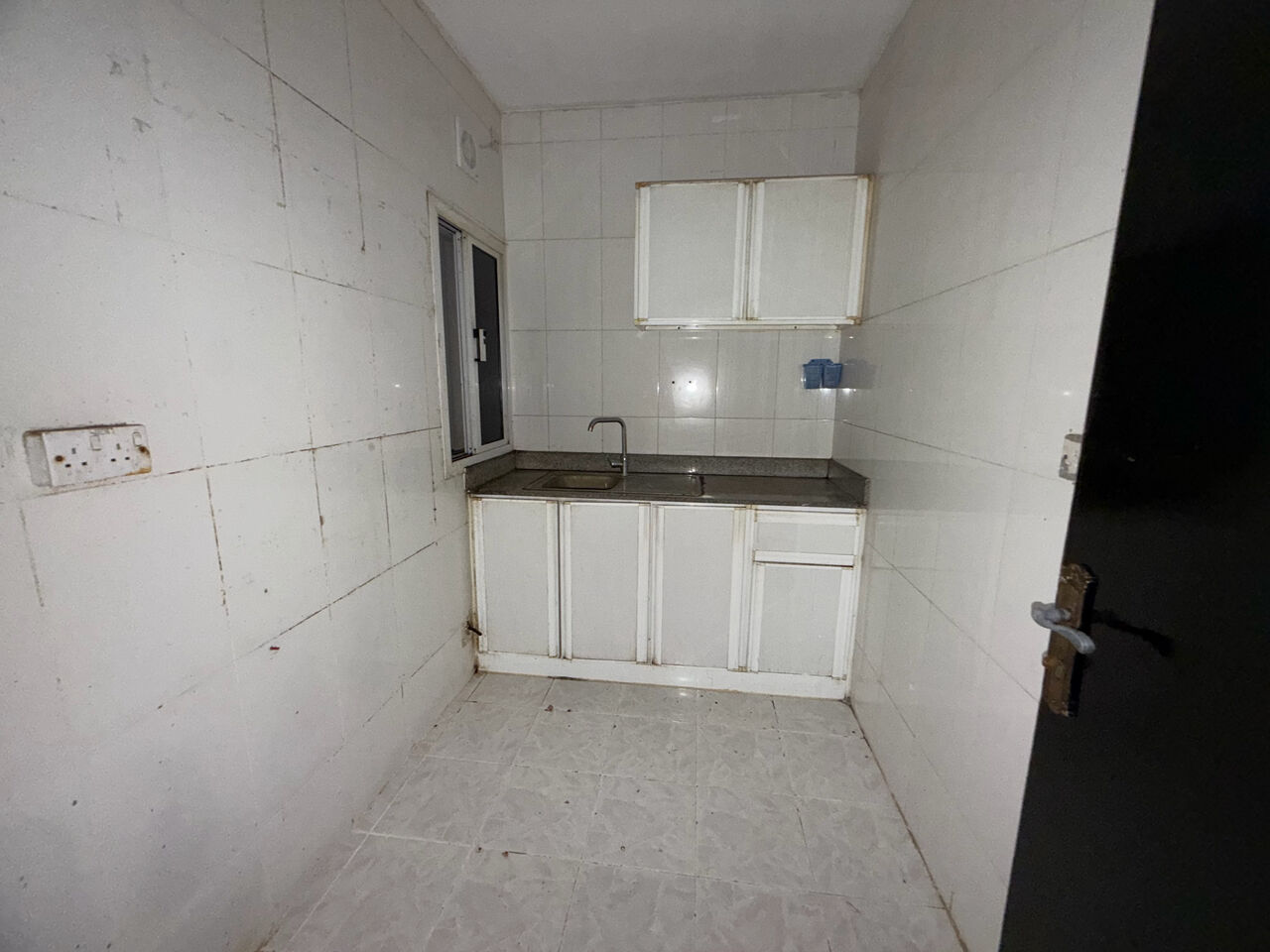 Salmaniya, Apartments, Flats, Houses & Villas, BHD 180/month,  2 BR,  2 Beroom Flat For Rent With Ewa 180