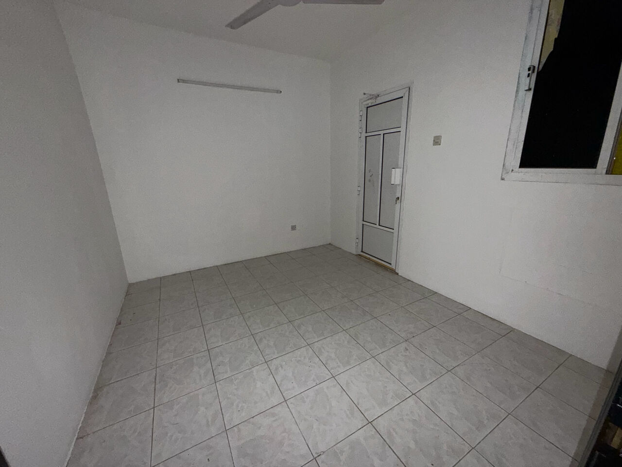 Salmaniya, Apartments, Flats, Houses & Villas, BHD 180/month,  2 BR,  2 Beroom Flat For Rent With Ewa 180