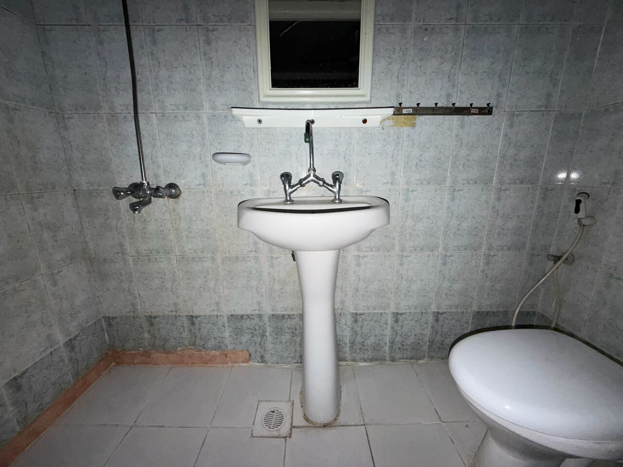 Salmaniya, Apartments, Flats, Houses & Villas, BHD 180/month,  2 BR,  2 Beroom Flat For Rent With Ewa 180