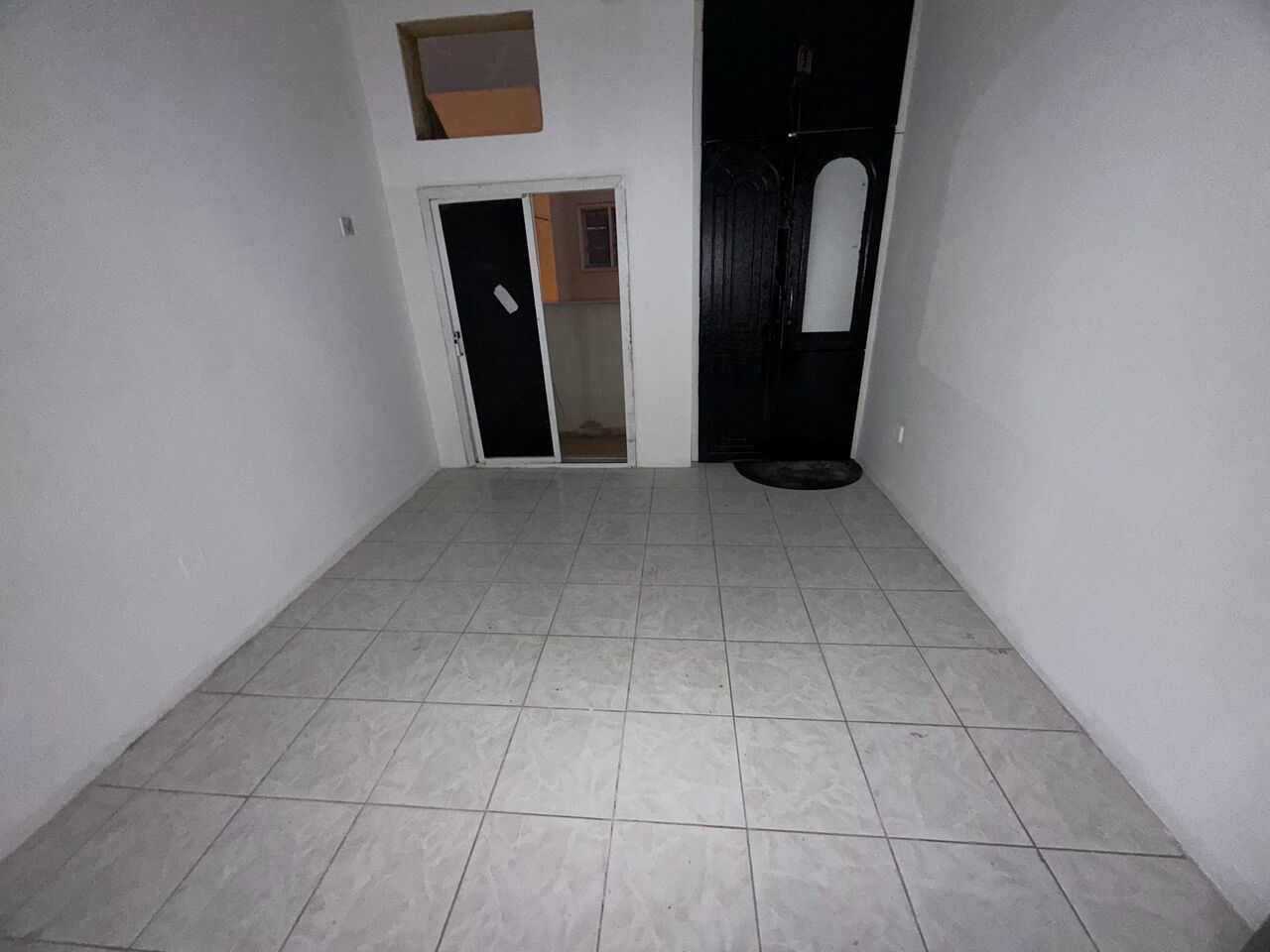 Salmaniya, Apartments, Flats, Houses & Villas, BHD 180/month,  2 BR,  2 Beroom Flat For Rent With Ewa 180