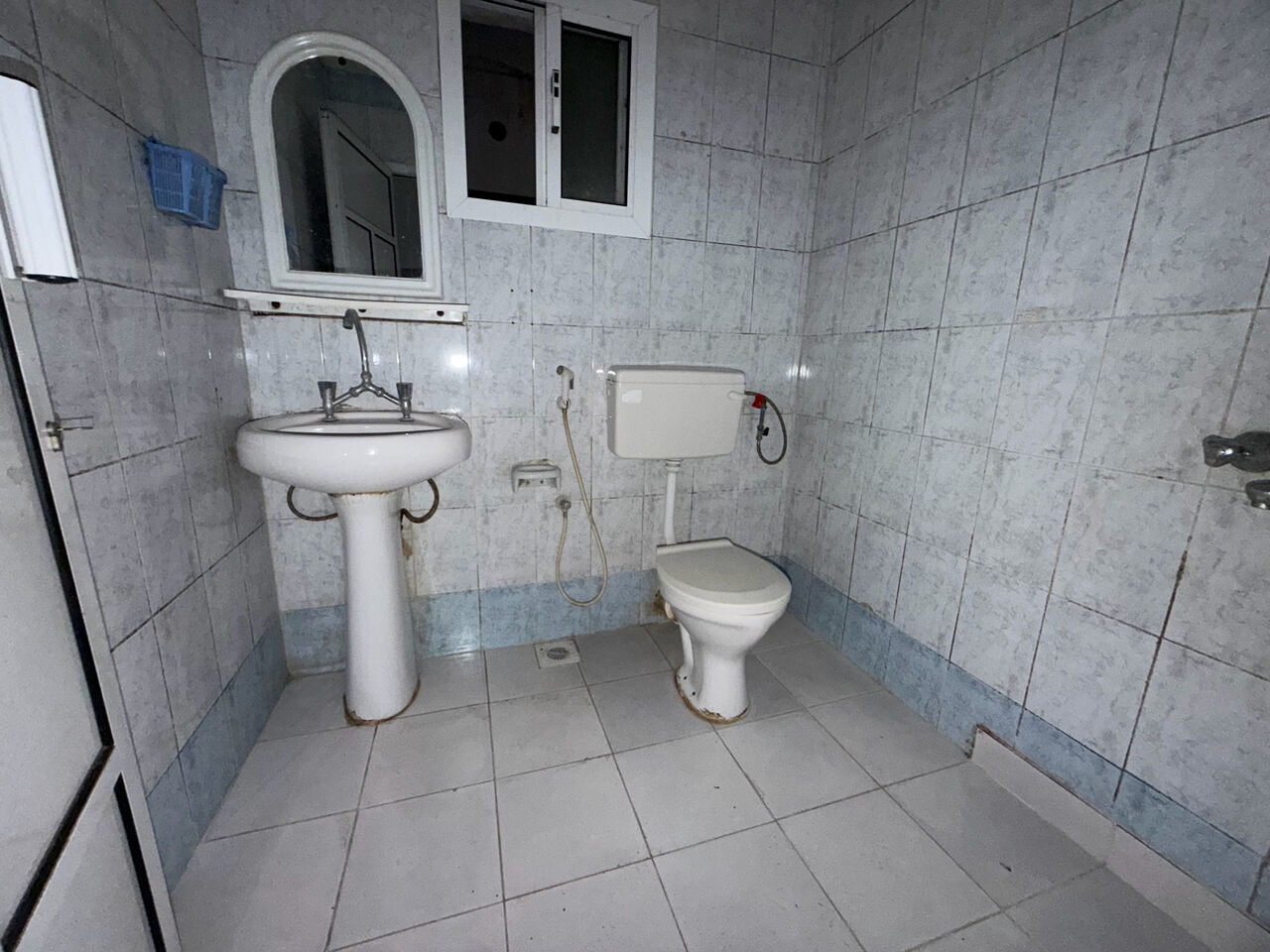Salmaniya, Apartments, Flats, Houses & Villas, BHD 180/month,  2 BR,  2 Beroom Flat For Rent With Ewa 180