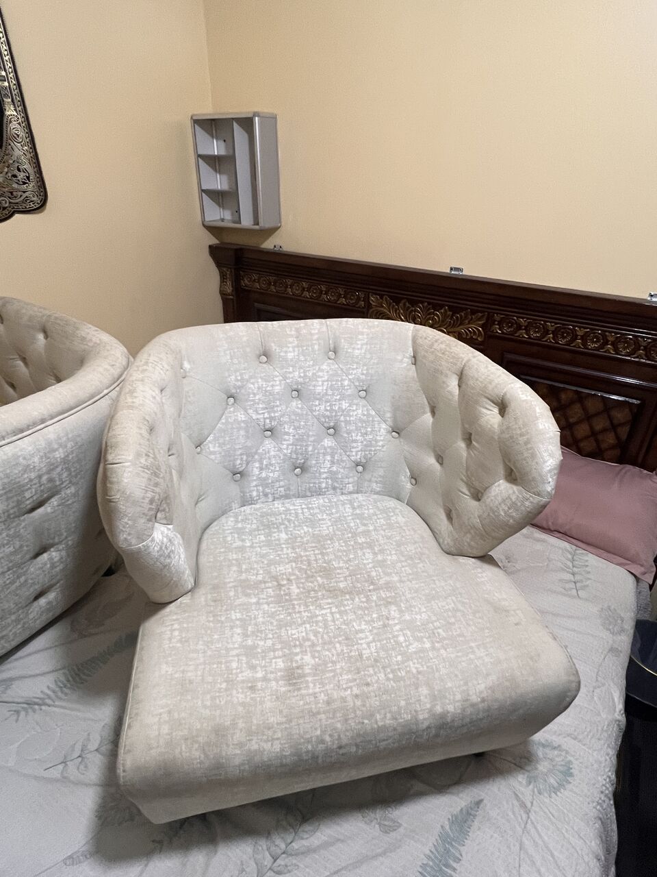 Al Malaz, Furniture, SAR 180,  Black Glass TV Stand + 2 Chairs