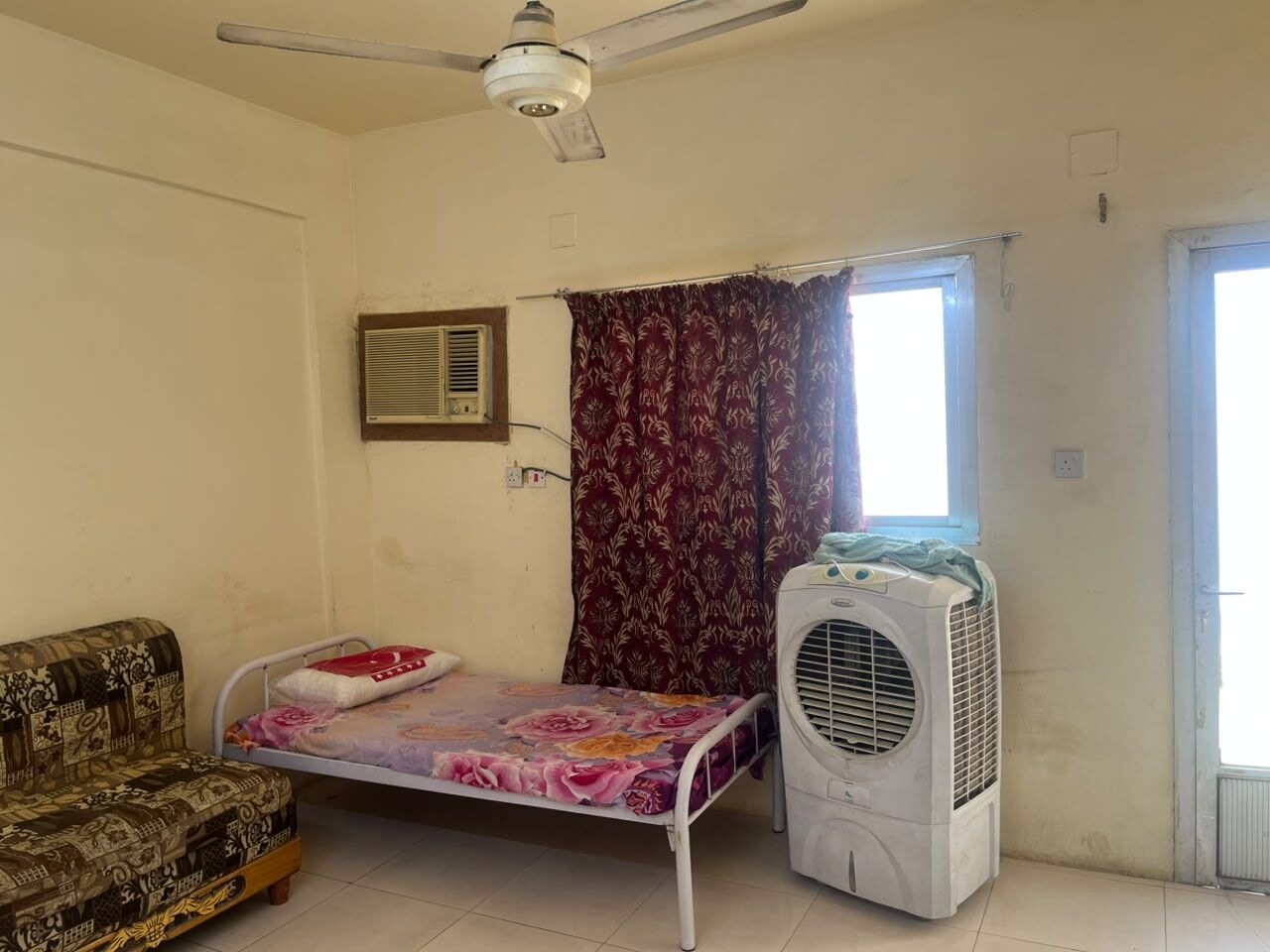 Al Wizarat, Apartments, Flats, Houses & Villas, SAR 1300/month,  1 BR,  Single Room Available For Rent