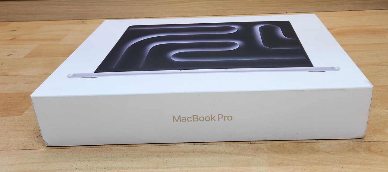 Riyadh, Computers, SAR 10999,  MacBook Pro M5 Pro 14&rdquo; 2026 24GB/1TB CPU:15CORE GPU:16CORE New Box Pack