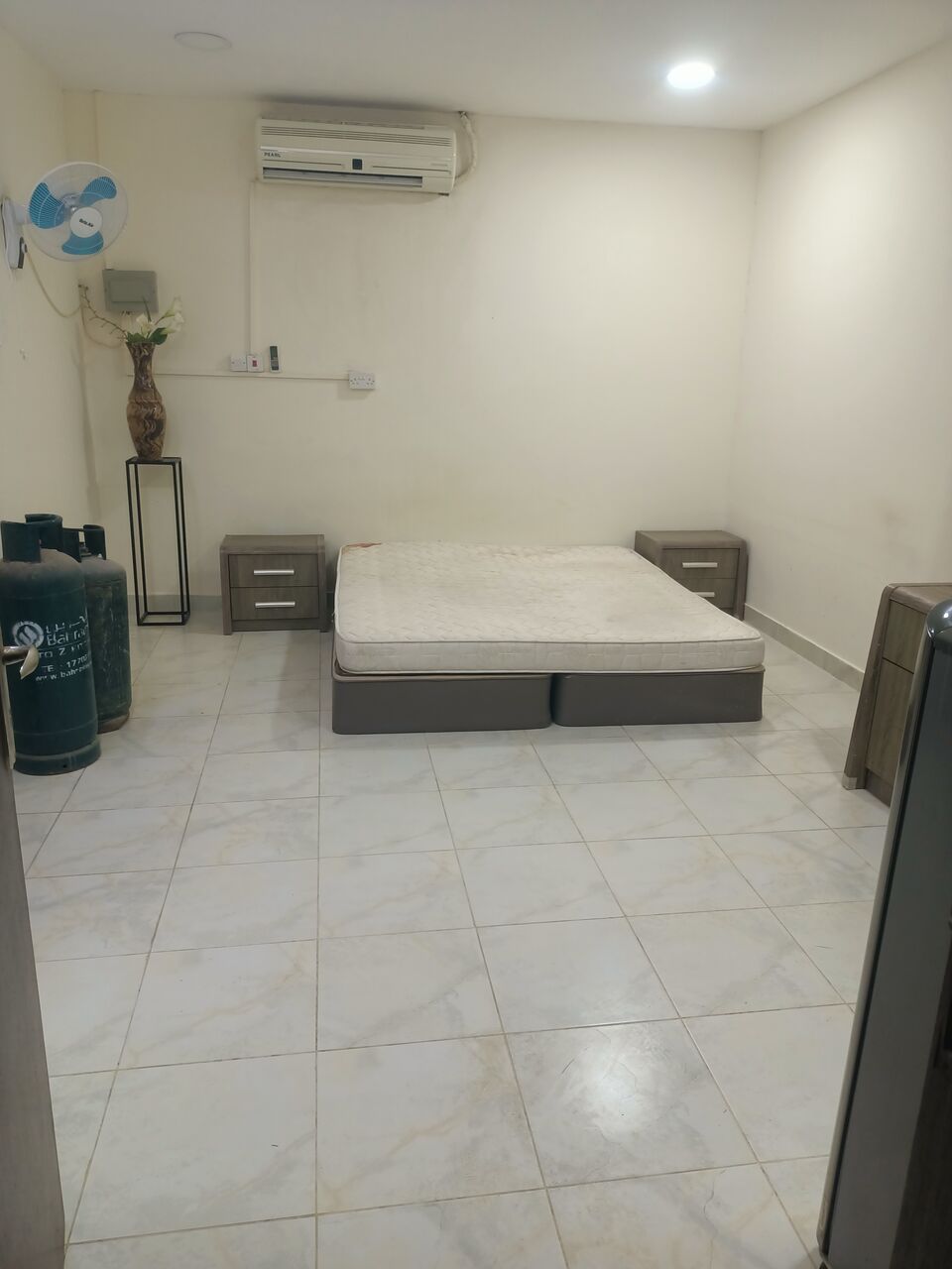 Gudaibiya, Apartments, Flats, Houses & Villas, BHD 160/month,  1 BR,  Fully Furnished 1 Bedroom Flat For Rent In Gudaibiya With Electricity