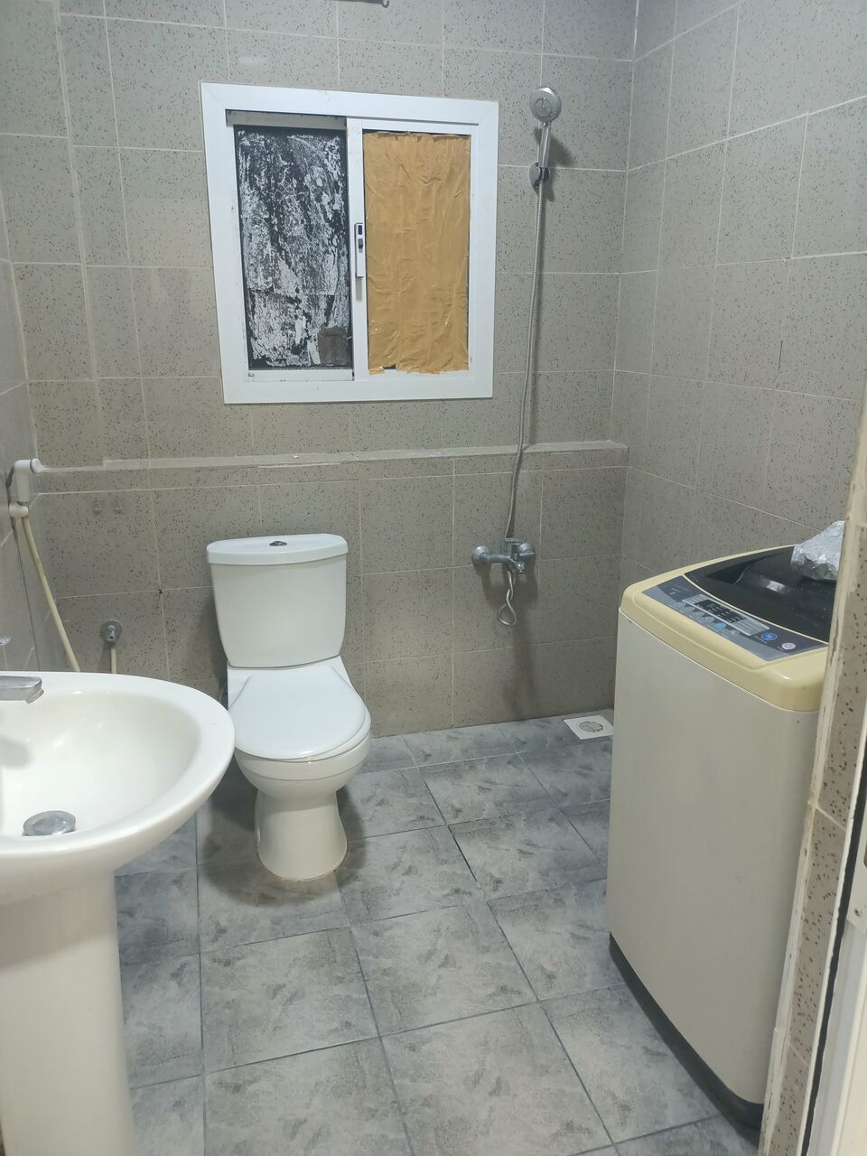 Gudaibiya, Apartments, Flats, Houses & Villas, BHD 160/month,  1 BR,  Fully Furnished 1 Bedroom Flat For Rent In Gudaibiya With Electricity