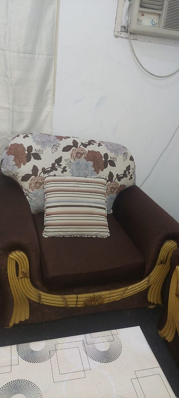 Jubail Industrial City, Furniture, SAR 350,  5 Seats Sofa Set With Table Free