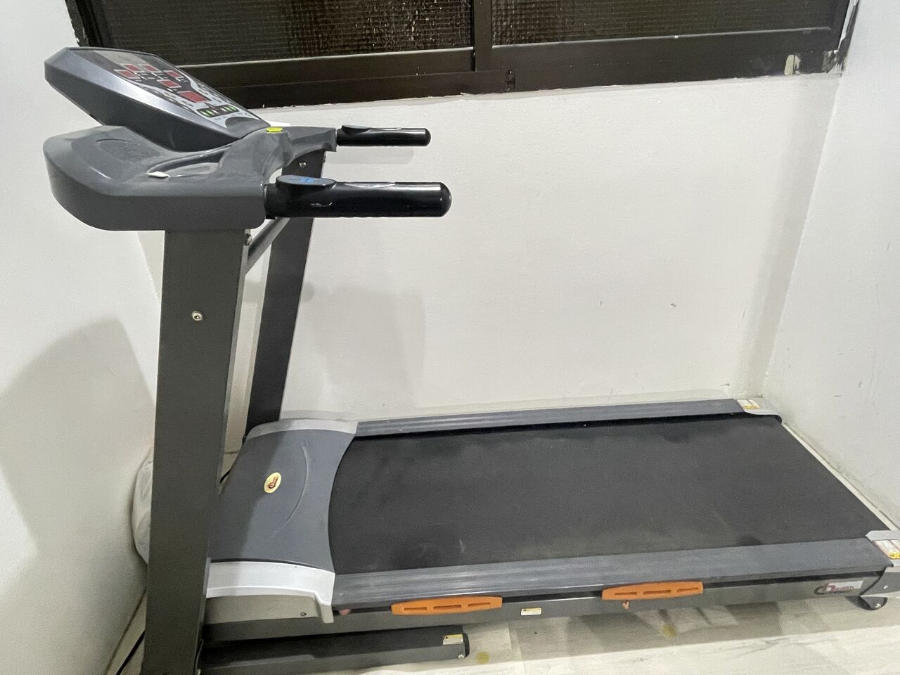 Al Malaz, Furniture, SAR 700,  Treadmill