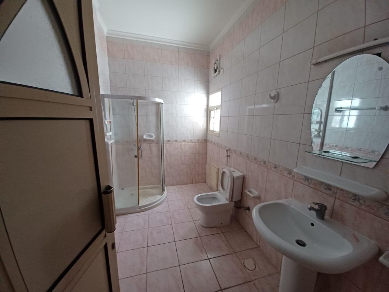 Umm Al Hassam, Apartments, Flats, Houses & Villas, BHD 400/month,  Furnished,  4 BR,  250 Sq. Meter,  A Large Apartment For Rent In Umm Al Hassam, Consisting Of Four Large Rooms, Four Bathroom
