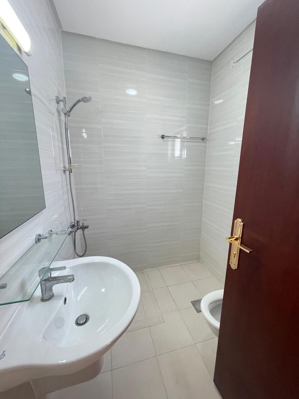 Manama, Apartments, Flats, Houses & Villas, BHD 300/month,  3 BR,  3 Bedroom Semi Furnished Flat In Salihiya Without Ewa