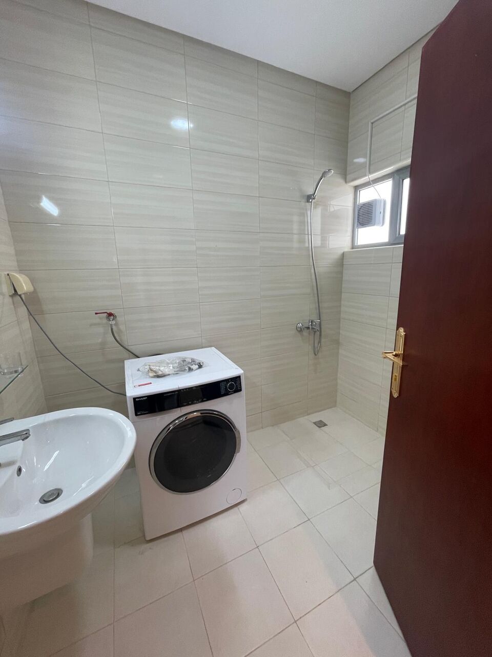 Manama, Apartments, Flats, Houses & Villas, BHD 300/month,  3 BR,  3 Bedroom Semi Furnished Flat In Salihiya Without Ewa