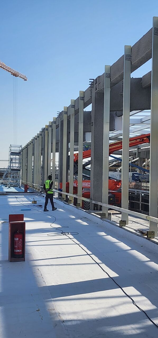 Riyadh, Construction, للحدادة و المونيم،الذجاج