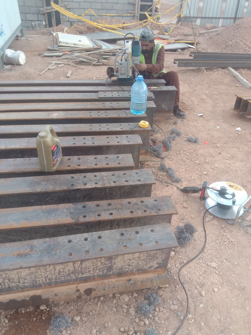 Riyadh, Construction, للحدادة و المونيم،الذجاج