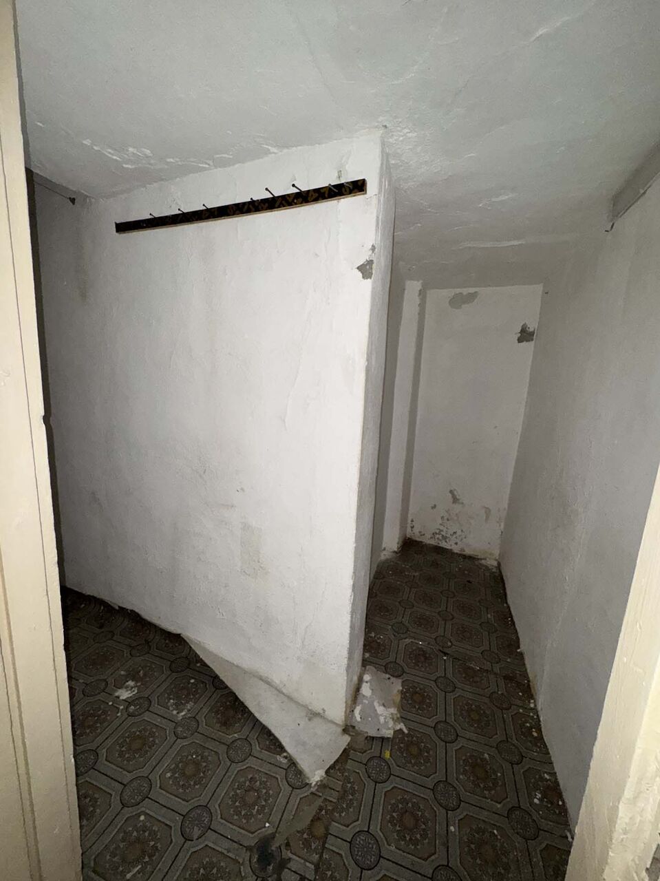 Manama, Apartments, Flats, Houses & Villas, BHD 150/month,  3 BR,  Flat For Rent - Near Manama Bus Terminal