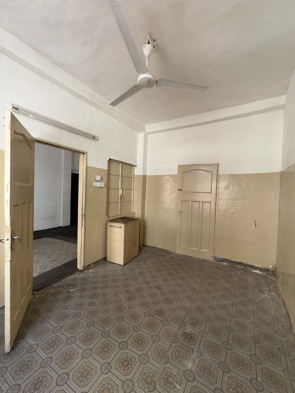 Manama, Apartments, Flats, Houses & Villas, BHD 150/month,  3 BR,  Flat For Rent - Near Manama Bus Terminal