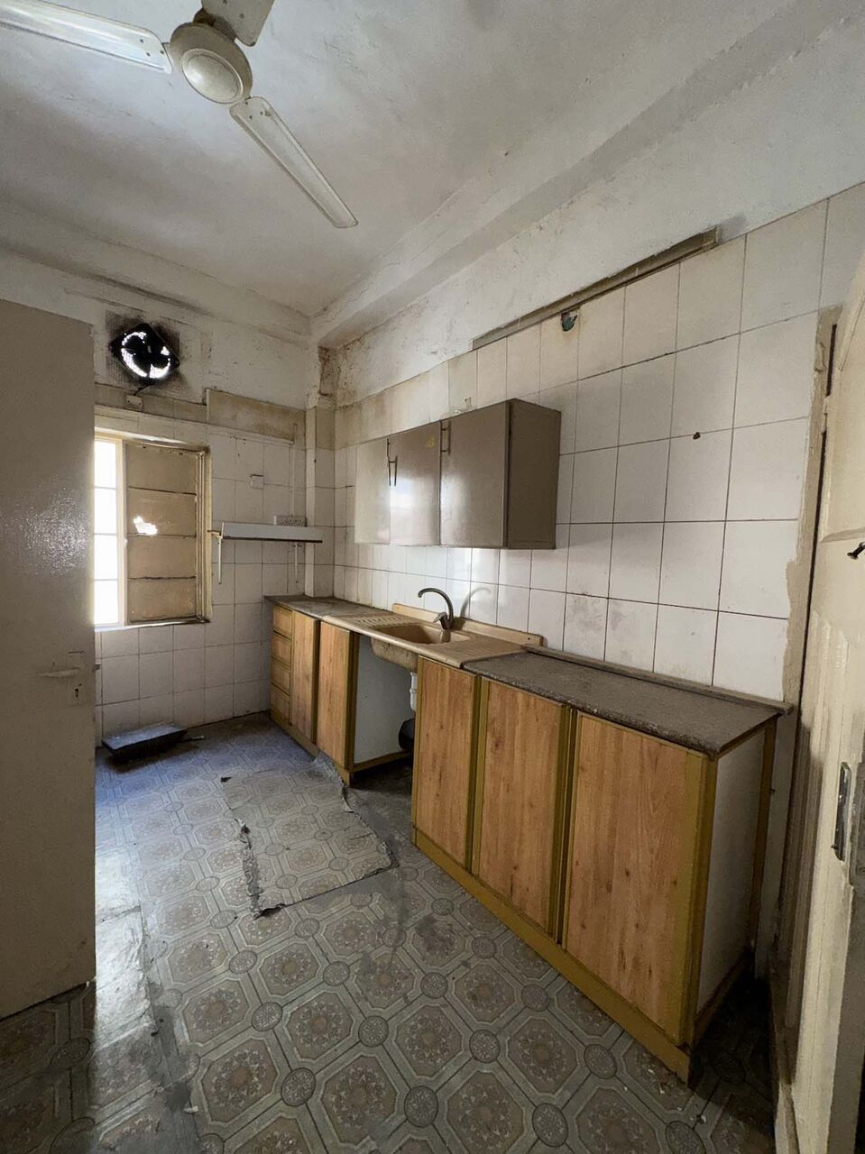 Manama, Apartments, Flats, Houses & Villas, BHD 150/month,  3 BR,  Flat For Rent - Near Manama Bus Terminal