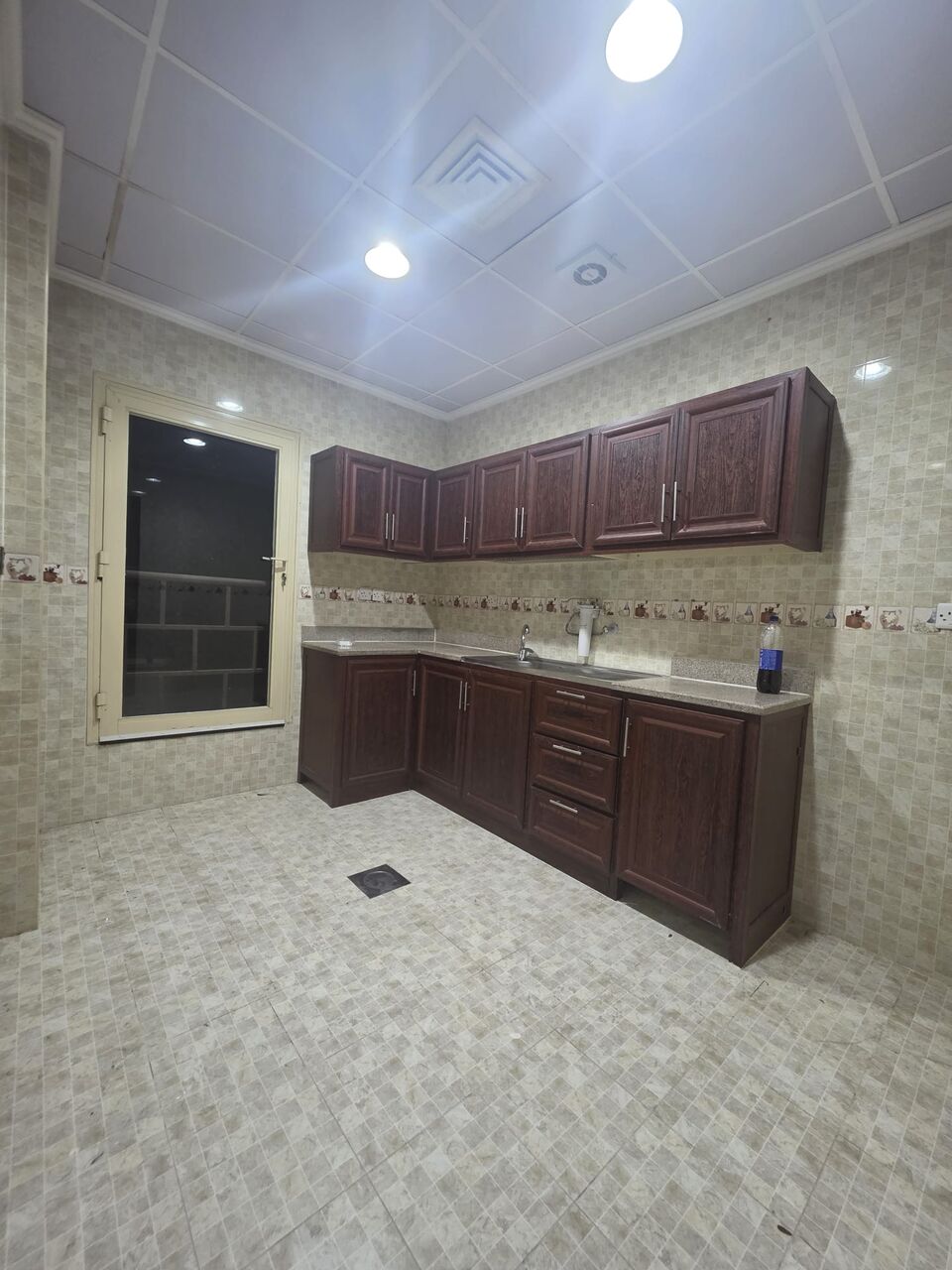 Salmiya, Apartments, Flats, Houses & Villas, KWD 390/month,  2 BR,  Apartment For Rent In Salmiya Featuring A Living Room (7.3m X 3.5m).