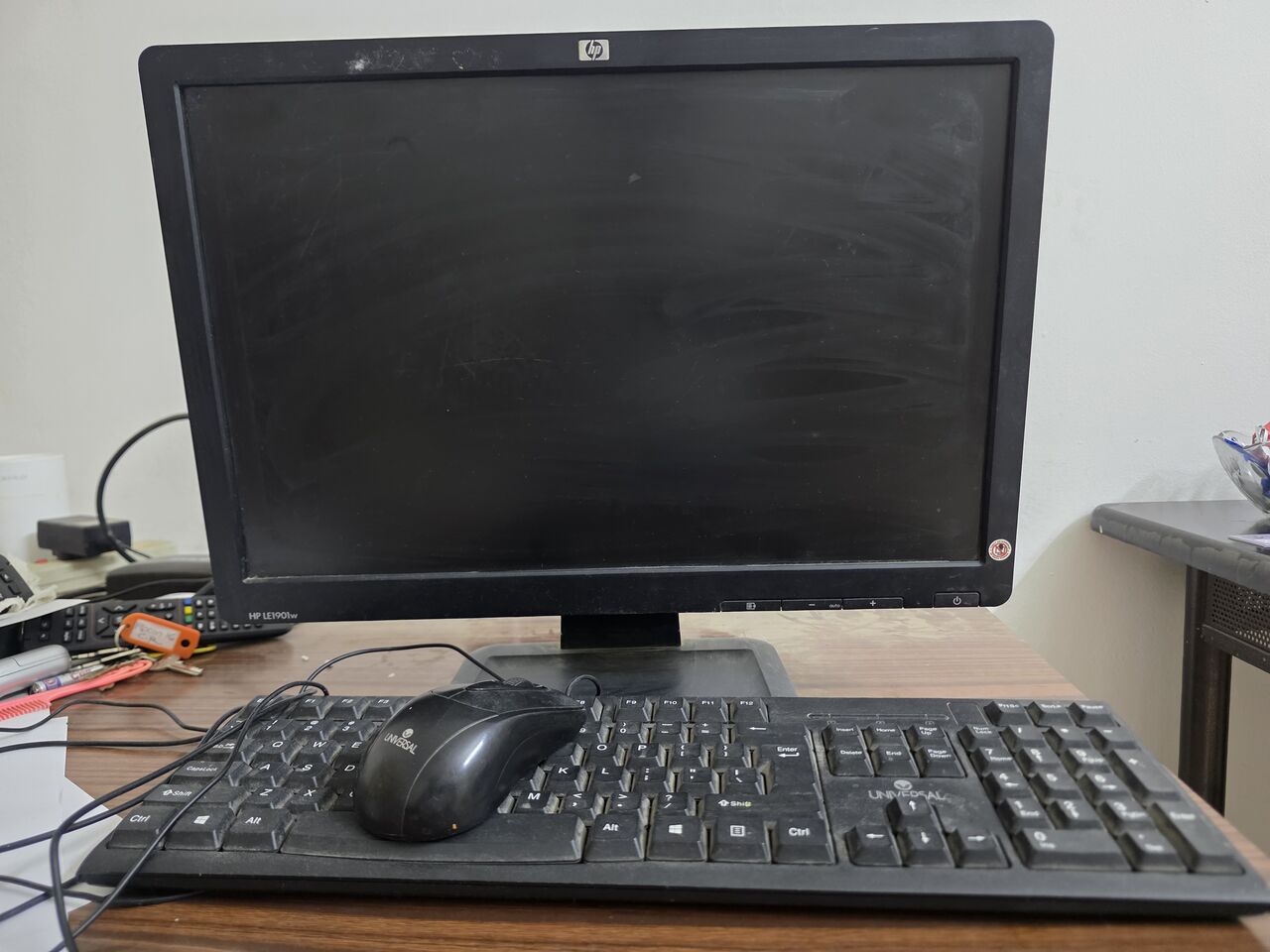 Riyadh, Computers, SAR 100,  MONITOR (HP LE1901w), MOUSE AND KEYBOARD All 3 Items For Only 100.00 Sar