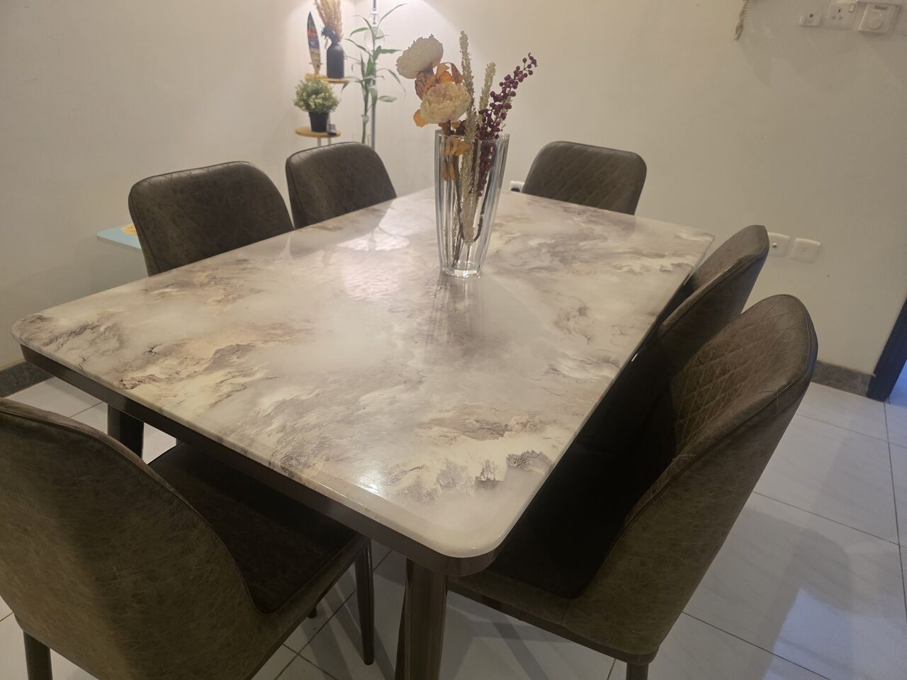 Jeddah, Furniture, SAR 900,  Marble Dinning Table With 6 Chairs