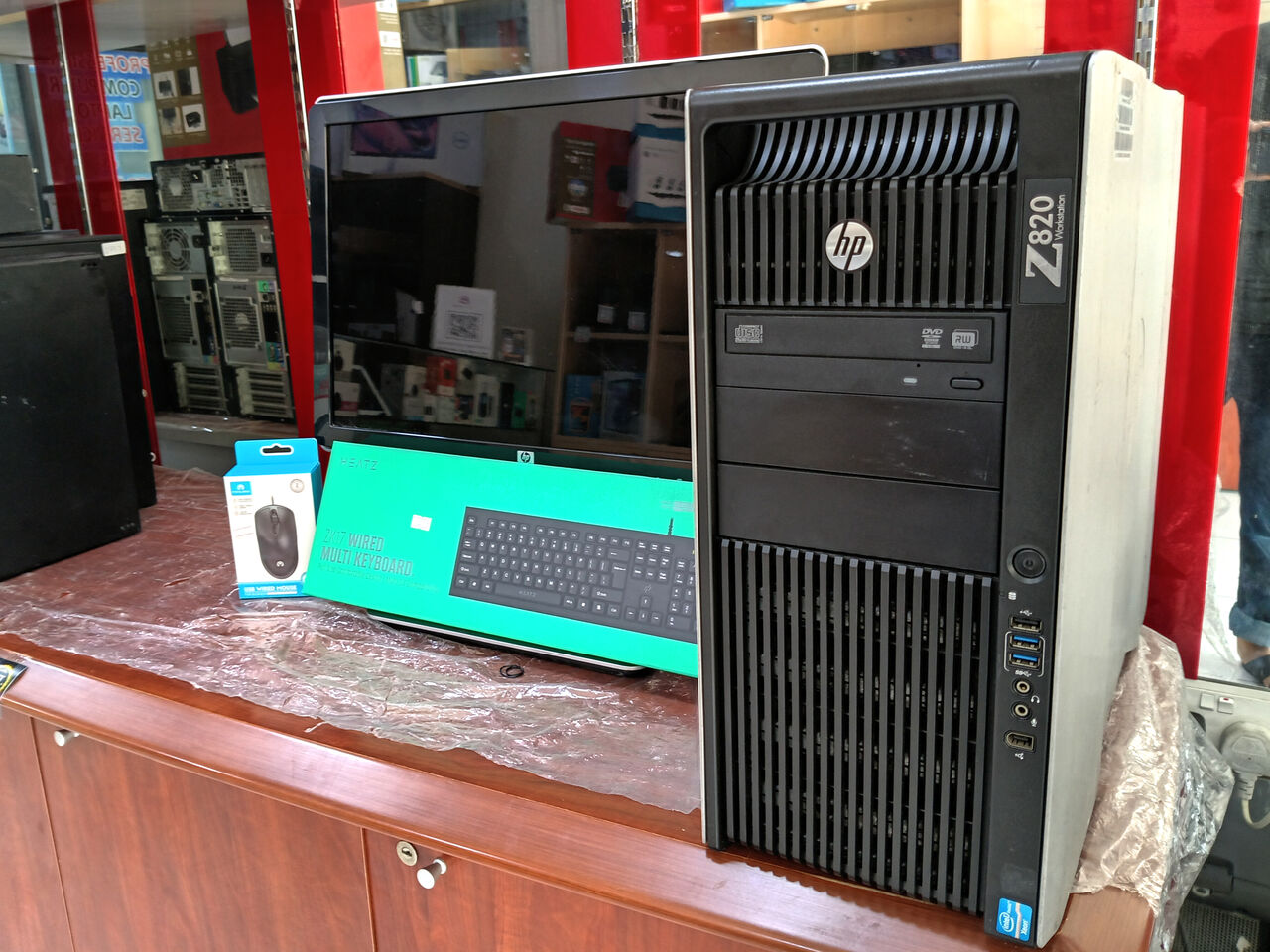 Riffa, Computers, BHD 160,  HP Workstation Dual-CPU Intel Xeon Processor 128GB/2.5 TB DISK With NVIDIA Card 4GB 22&rsquo;&rsquo;