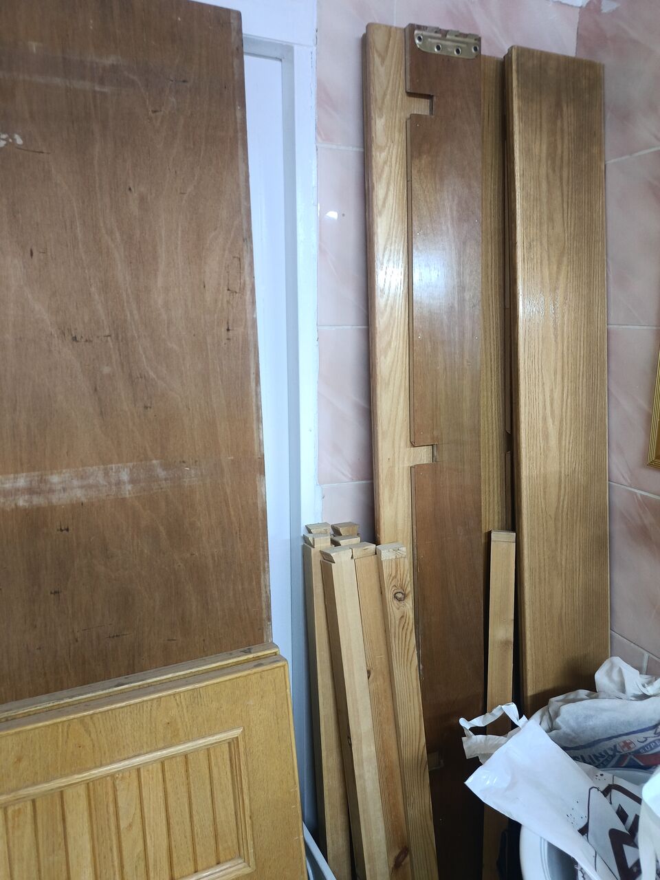 Al Iskan, Furniture, SAR 350,  2 King Size Single Beds Available.