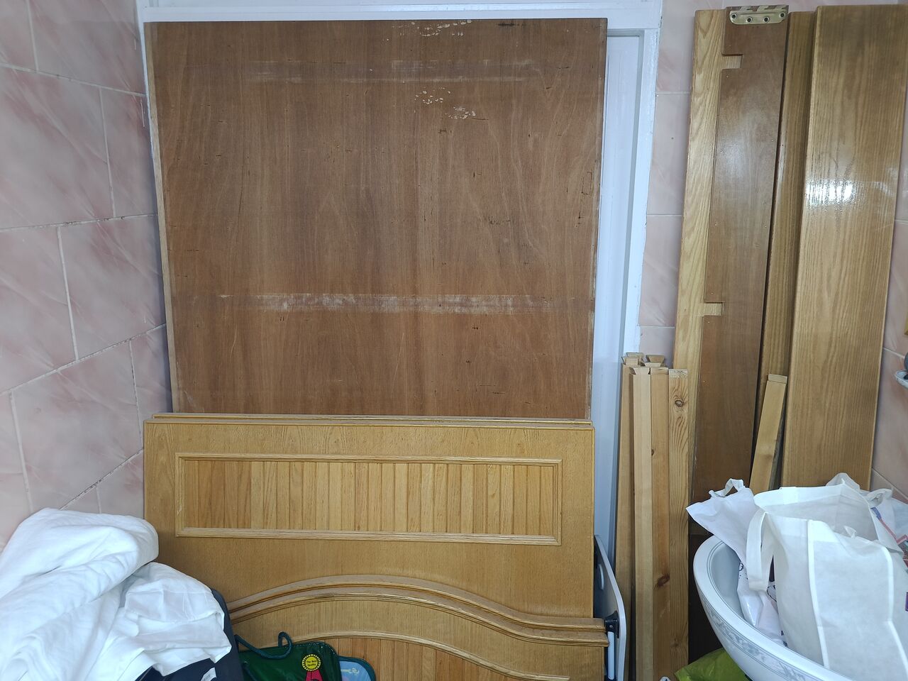 Al Iskan, Furniture, SAR 350,  2 King Size Single Beds Available.