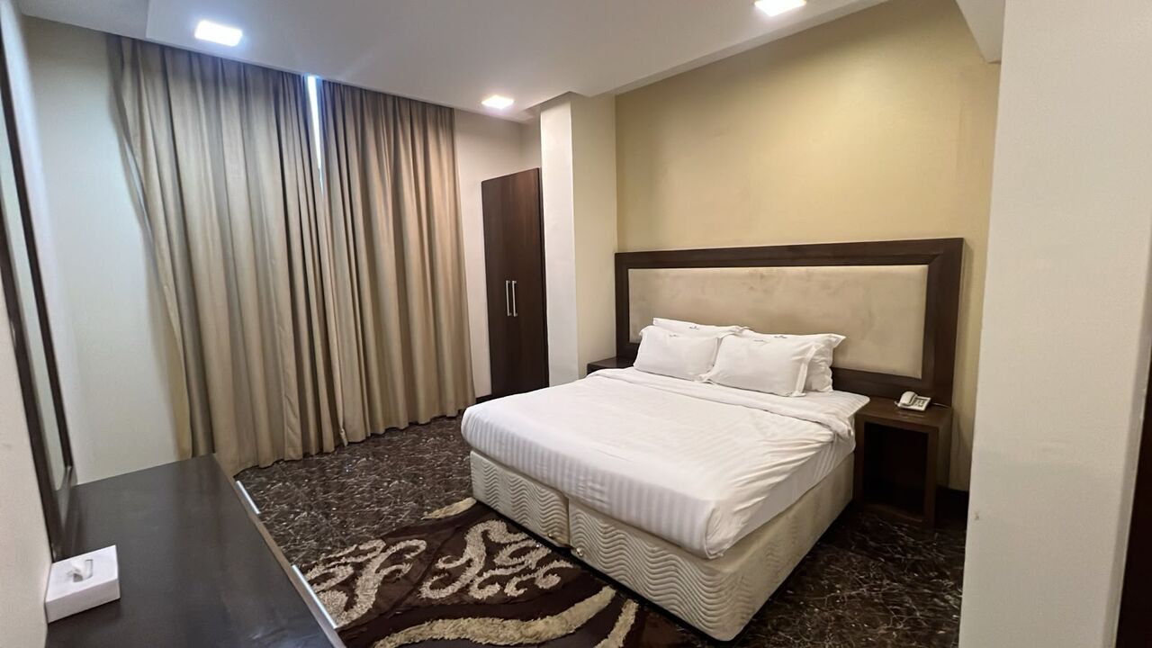 Juffair, Apartments, Flats, Houses & Villas, BHD 375/month,  Furnished,  1 BR,  Location:  Juffair Mall