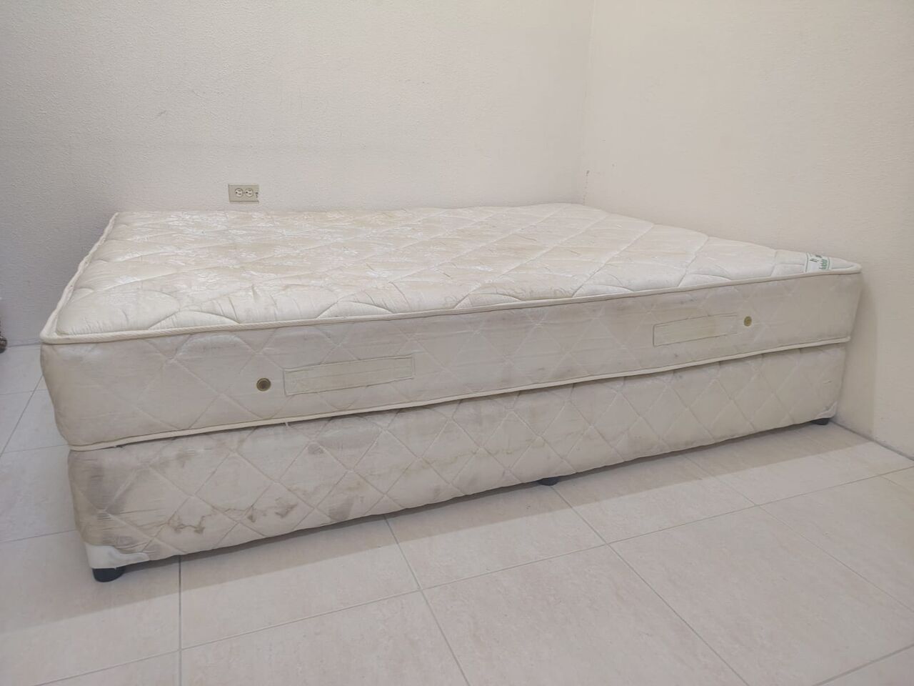 Jubail, Furniture, SAR 300,  BED & MATTRESS FOR SALE (Queen Size)