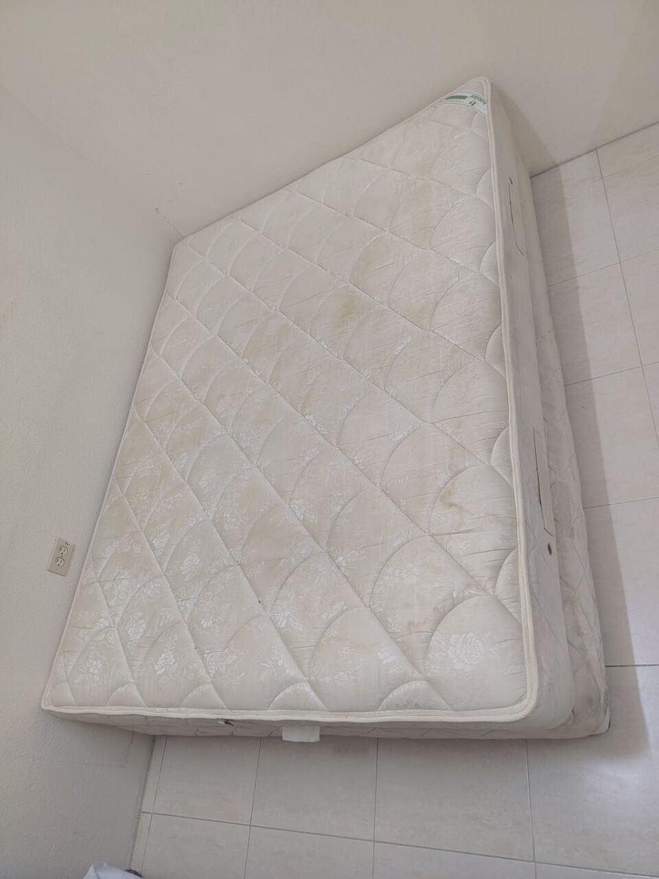 Jubail, Furniture, SAR 300,  BED & MATTRESS FOR SALE (Queen Size)