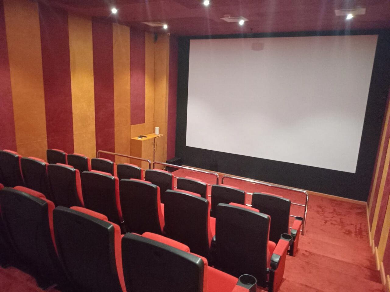 Juffair, Apartments, Flats, Houses & Villas, BHD 250/month,  Furnished,  Studio,  LUXURY Studio With Cinema