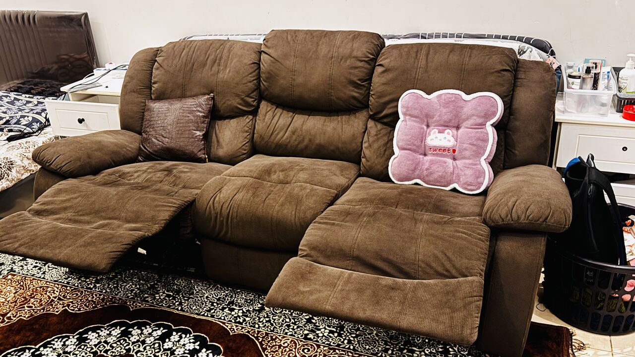 Al Malaz, Furniture, SAR 950,  3 Seater Recliner