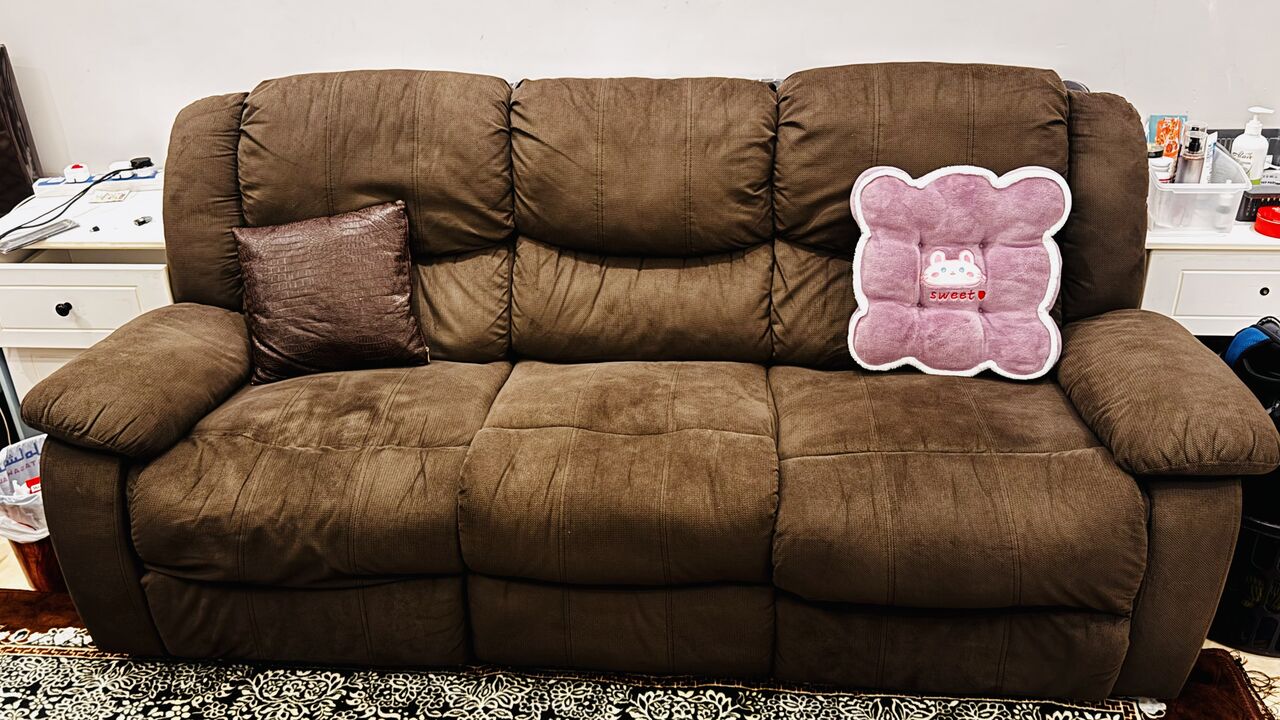 Al Malaz, Furniture, SAR 950,  3 Seater Recliner