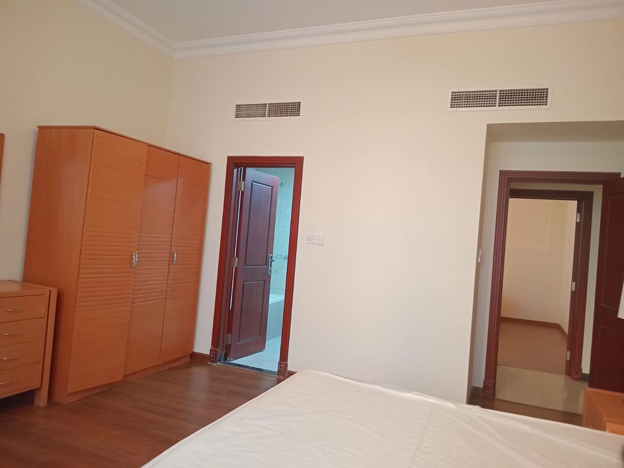 Juffair, Apartments, Flats, Houses & Villas, BHD 350/month,  Furnished,  3 BR,  Semifurnished With EWA