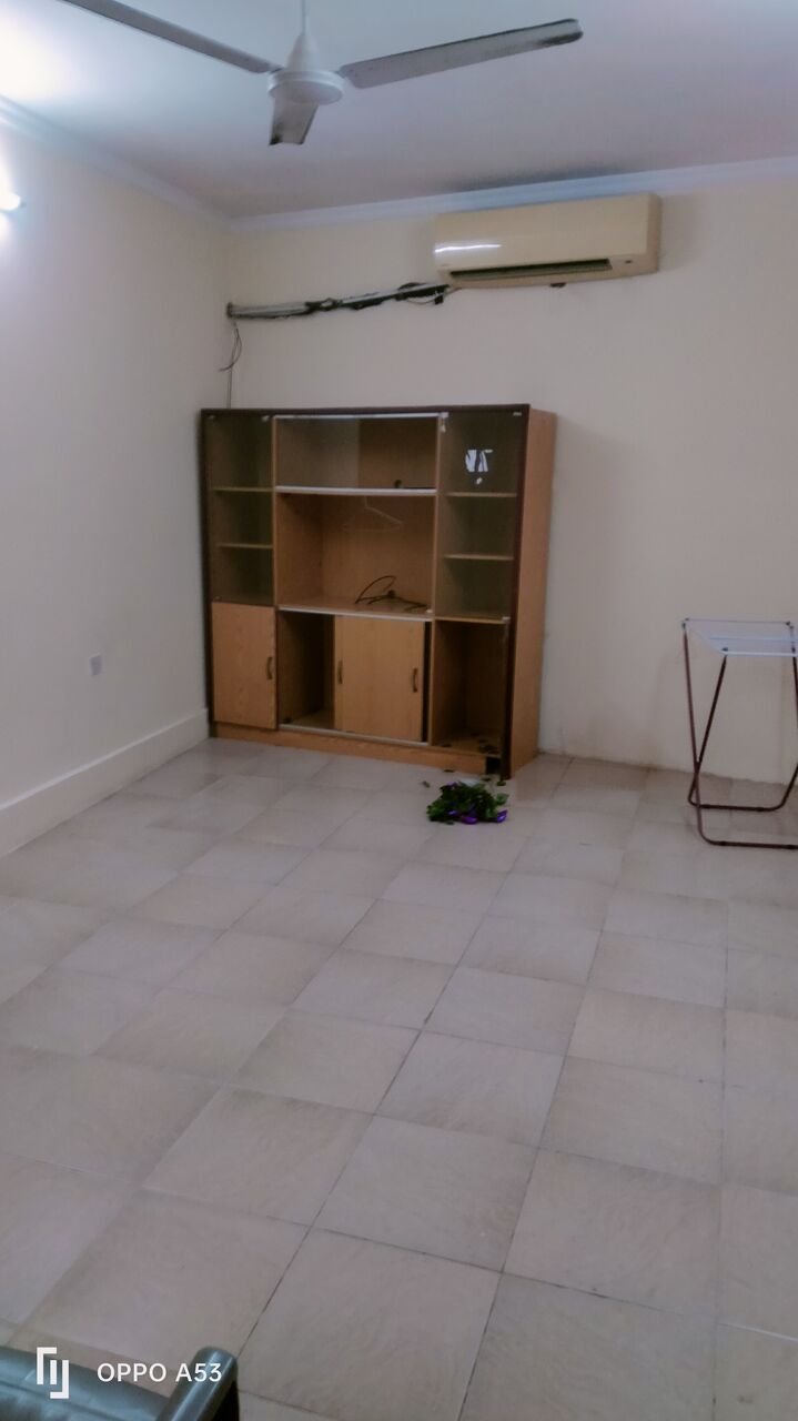 Salmaniya, Apartments, Flats, Houses & Villas, BHD 150/month,  1 BR,  Semi Furnished 1 Bedroom Flat For Rent In Salmaniya ( All Inclusive Ewa)
