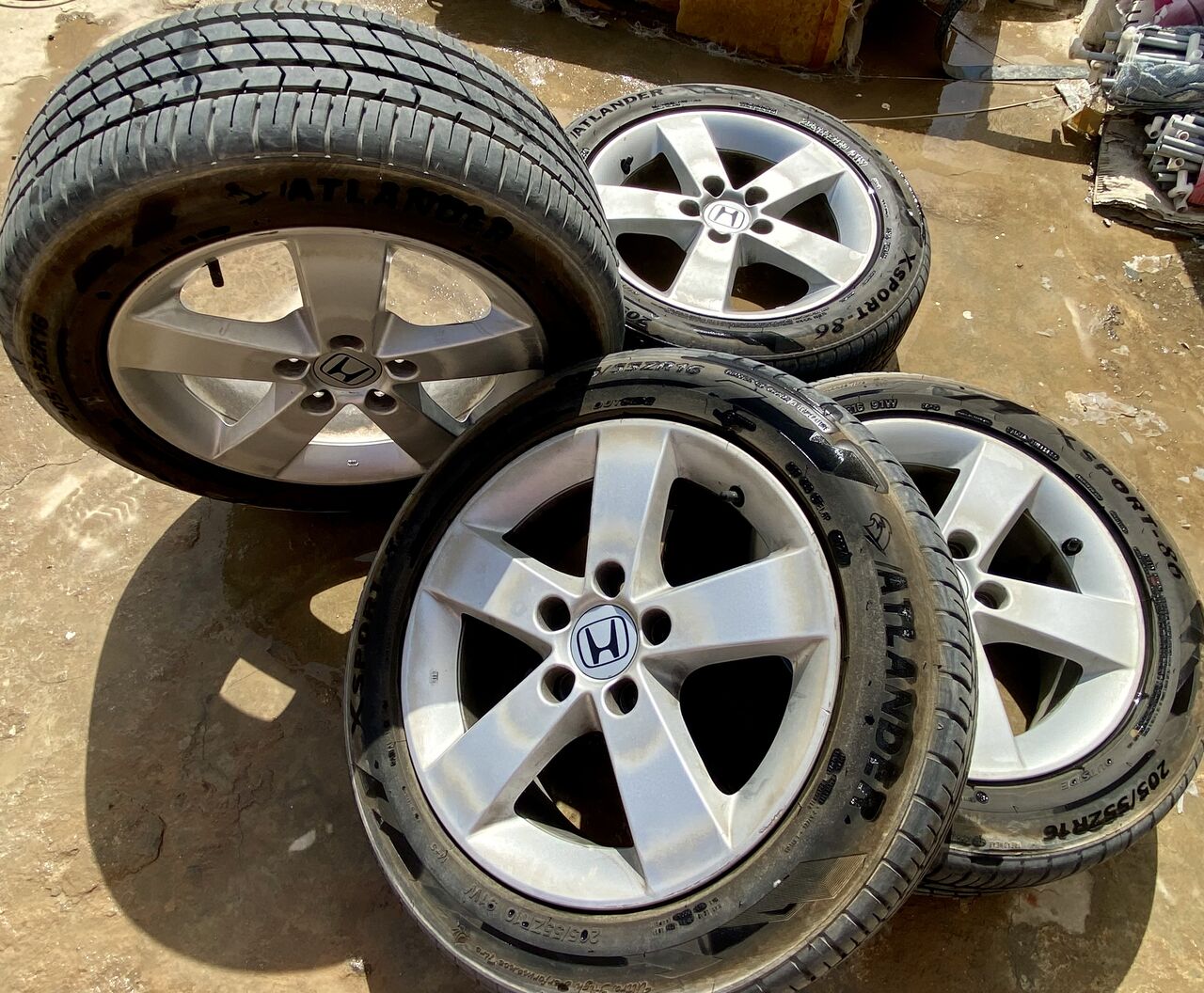 Riyadh, Auto Parts, SAR 1,  Stock Mags With Tyre For Honda Civic 2006-2011
